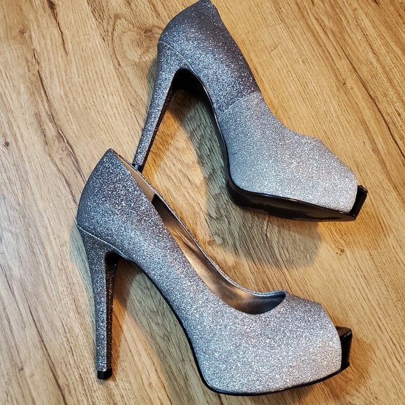 Guess EUC silver glitter platform heels 6 - Picture 10 of 10